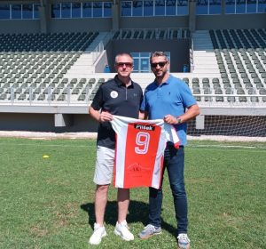 D7AF7E0C-AB05-43C5-A476-A75939B97571